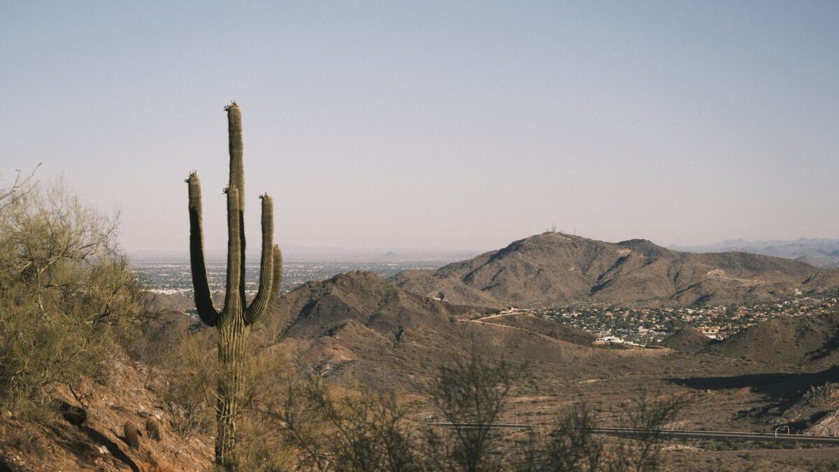 Why Arizona Doesn't Change Its Clocks (Except Where It Does)
